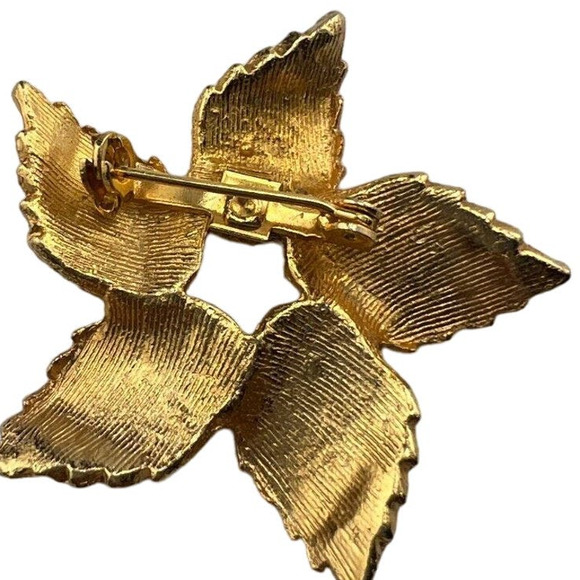 Vintage Women's Gold-Tone Birthday Gift Floral Textured Leaf Heavy Brooch Pin‎ - Picture 2 of 5